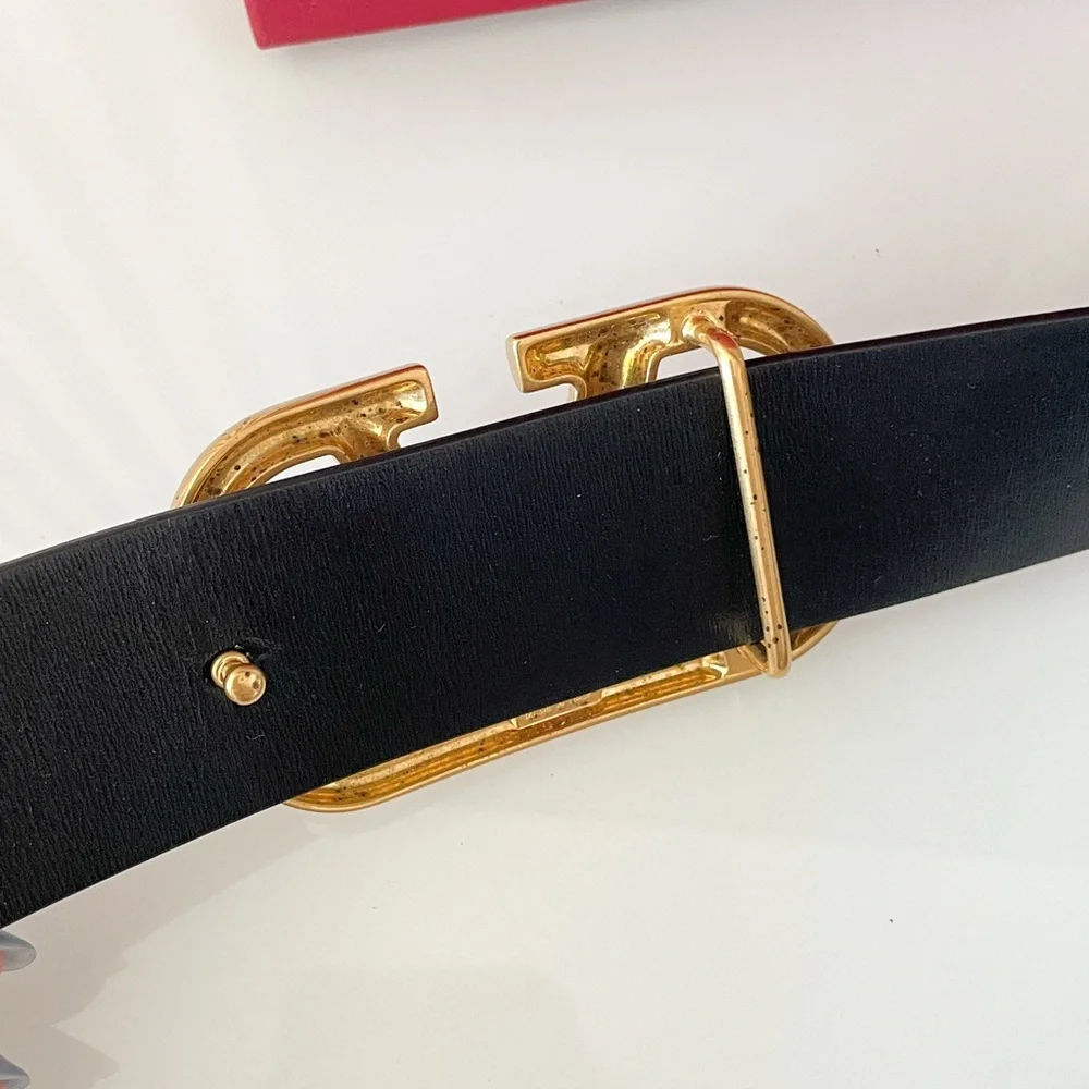 Valentino Garavani Reversible Belt with Gold Hardware - Picture 4 of 5